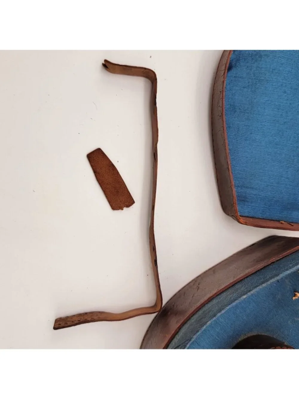 Antique Edwardian Antique Leather Collar Box
